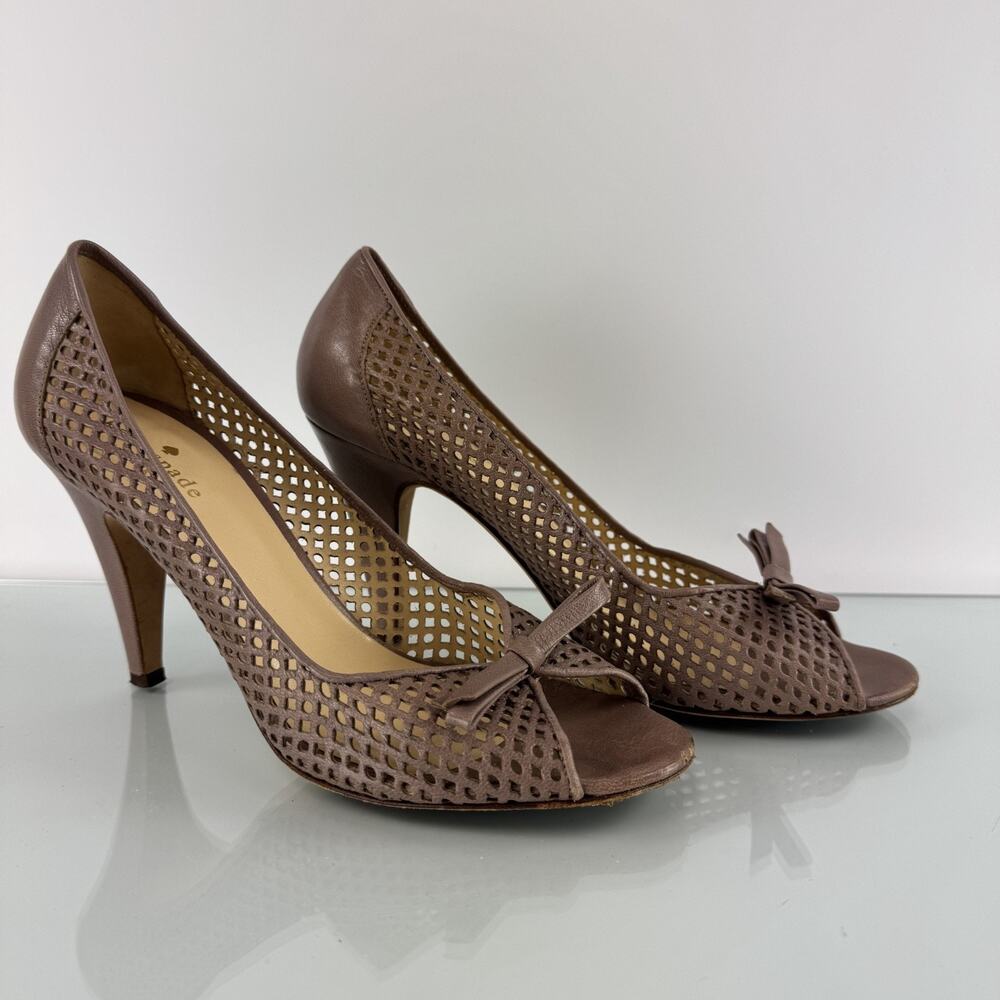 Kate Spade Italian Leather Taupe Peep Toe Laser Cut Flat Bow Heels size 8.5 US